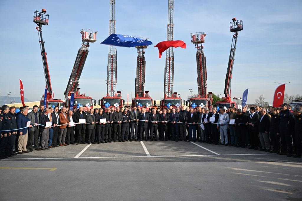Bursa itfaiyesi yeni araçlarla güçleniyor