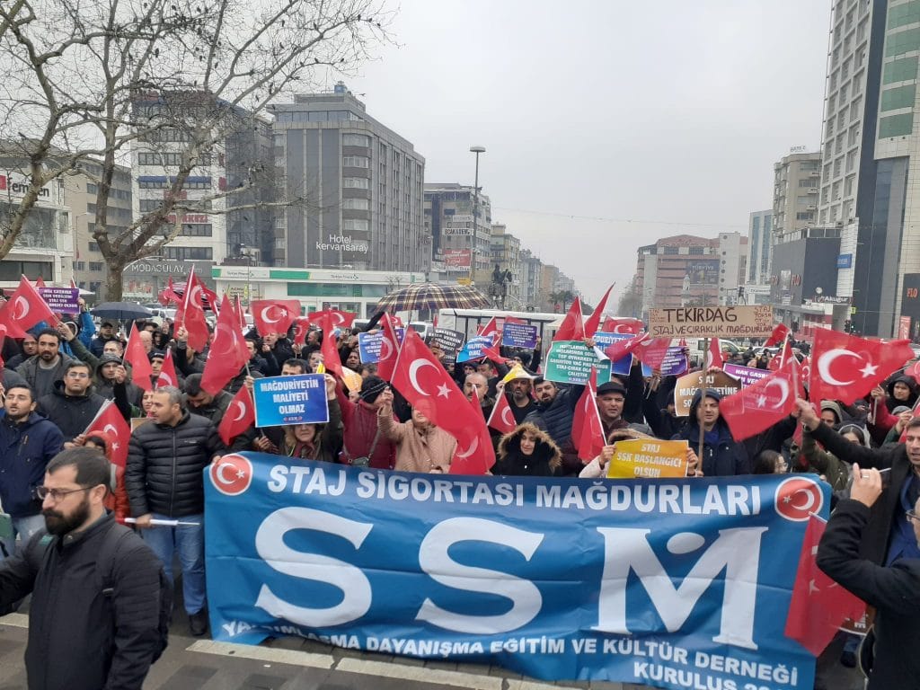 STAJ SİGORTASI MAĞDURLARI MEYDANLARA İNDİ