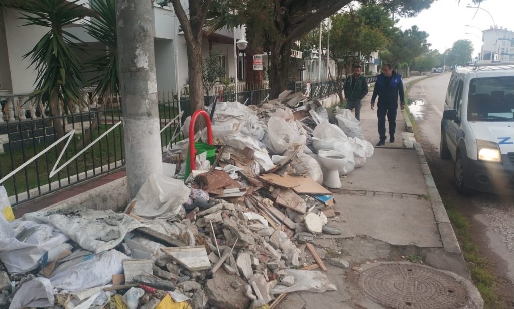 GEMLİK’TE HAFRİYAT ATIKLARINI EVDEN ALMA DÖNEMİ BAŞLADI, DENETİMLER SIKLAŞTI