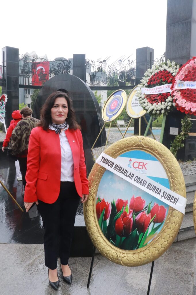   MİMARLAR ODASI BURSA ŞUBESİ ATATÜRK ANITI’NA ÇELENK KOYDU