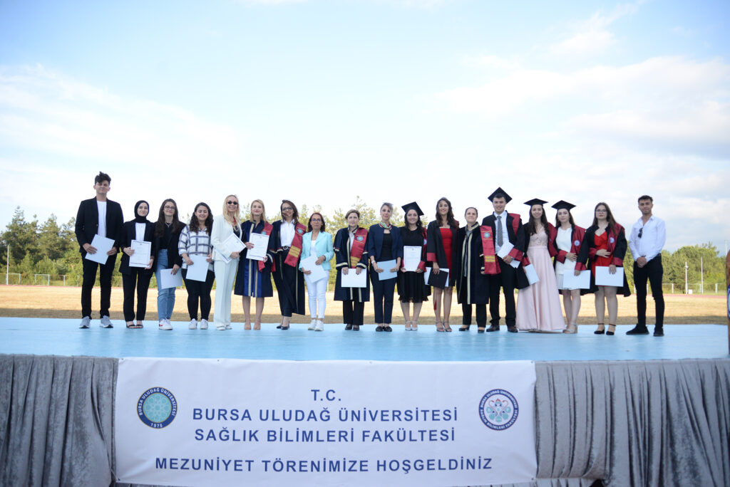 Sağlık ordusunun yeni neferleri belgelerini aldı