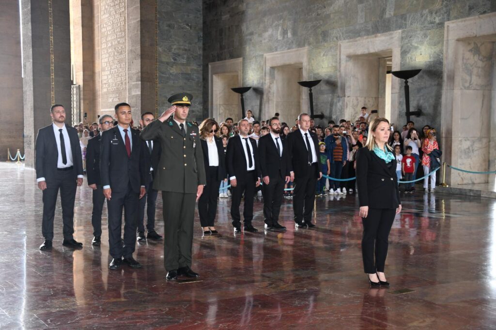 TEKSİDER’DEN ANITKABİR’E ZİYARET