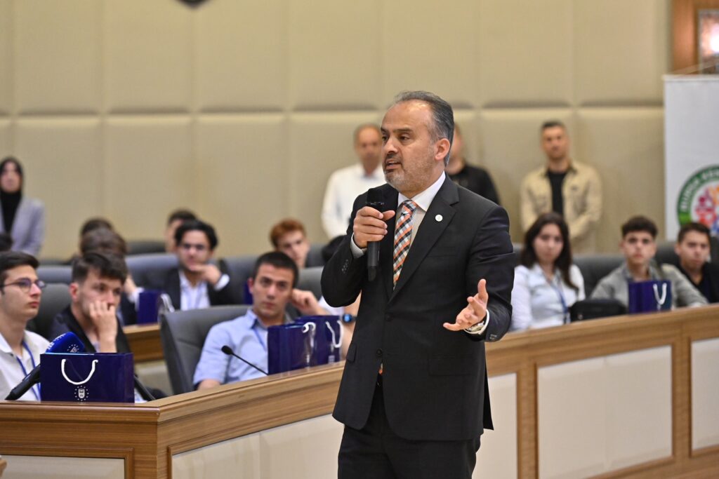 Yerel ve ulusal sorunlara genç bakış