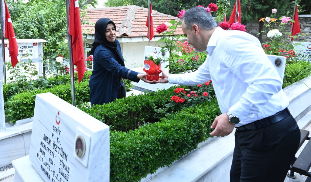 Şehitlikte bayram hüznü