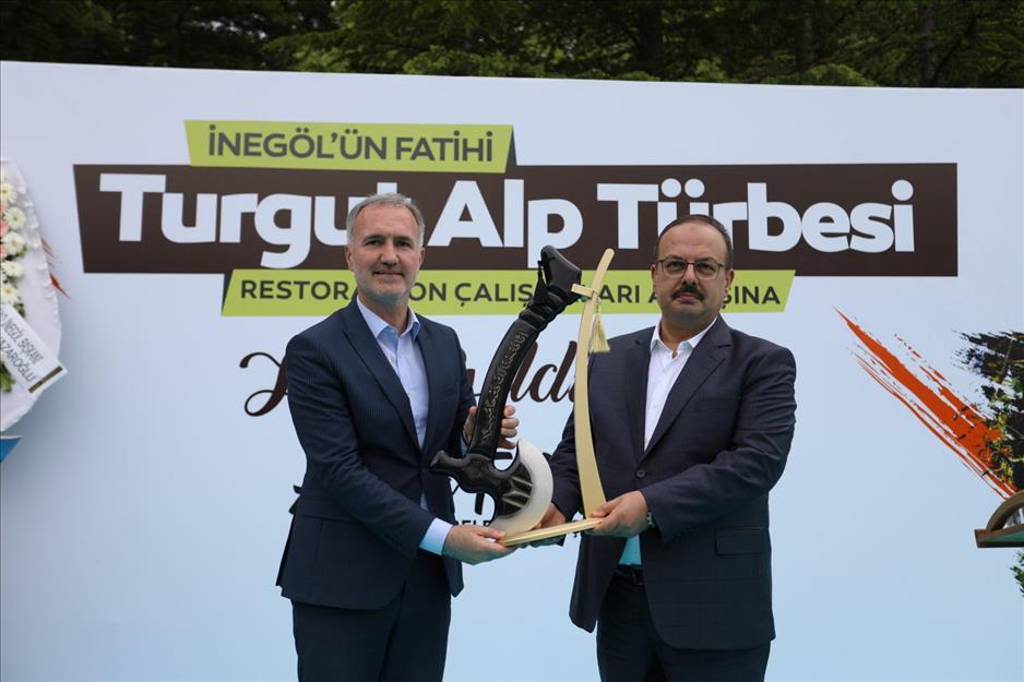 İnegöl’de Turgut Alp’e Torunlarından Vefa