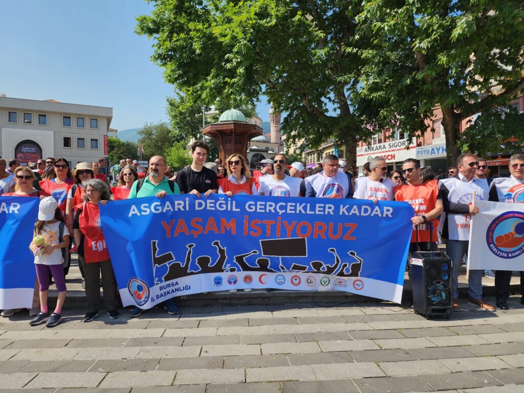 KAMU EMEKÇİLERİ MEYDANLARDAN SESLENDİ  “AÇLIĞA MAHKÛM EDİLDİK. İNSANCA YAŞAMAK İSTİYORUZ”