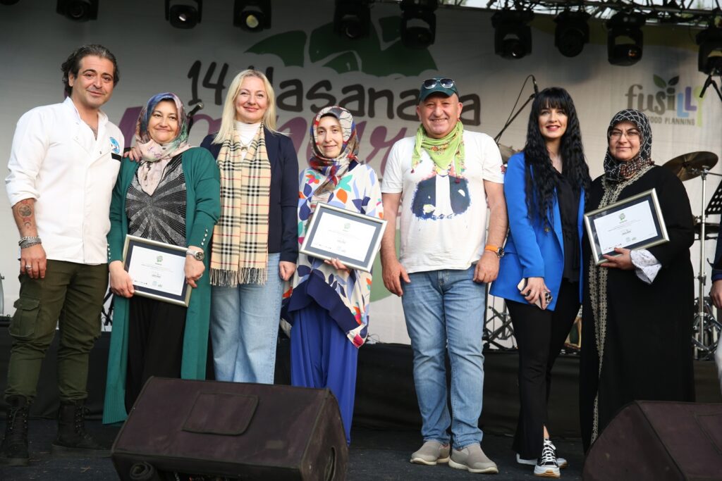 Enginar cennetinde renkli festival