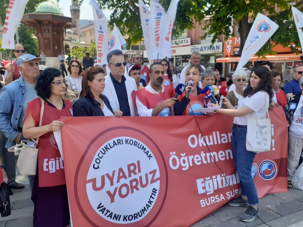 ÖĞRETMENLER YİNE MEYDANLARDA