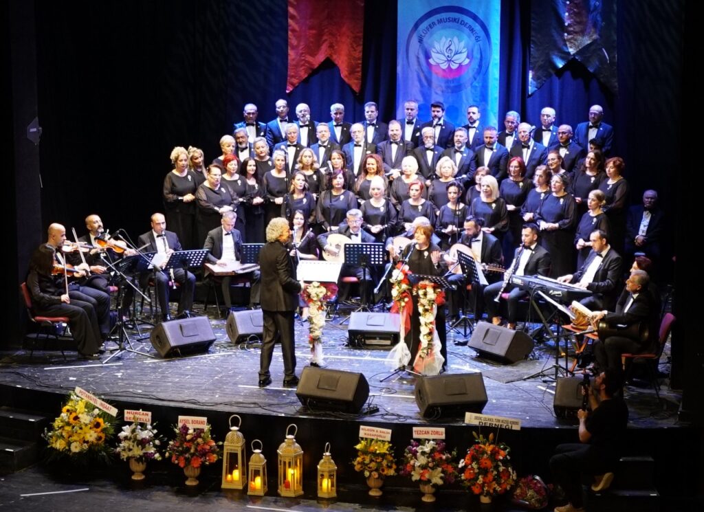 Emel Sayın Şarkılarıyla Mest Ettiler