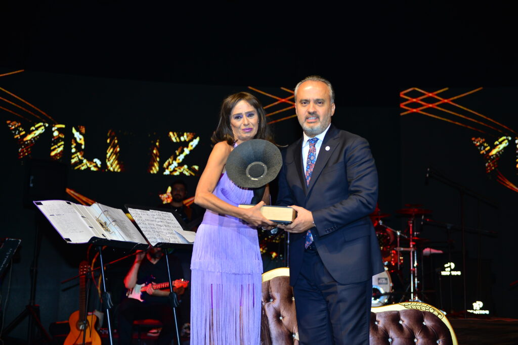 Festivale ‘Yıldız’lı gecede final