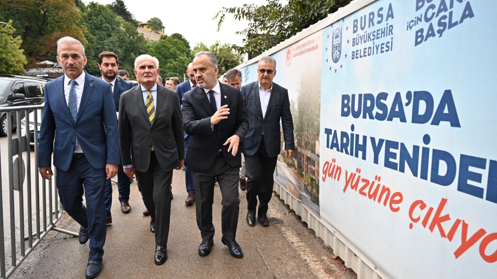 Tarihe sözde değil, özde vefa