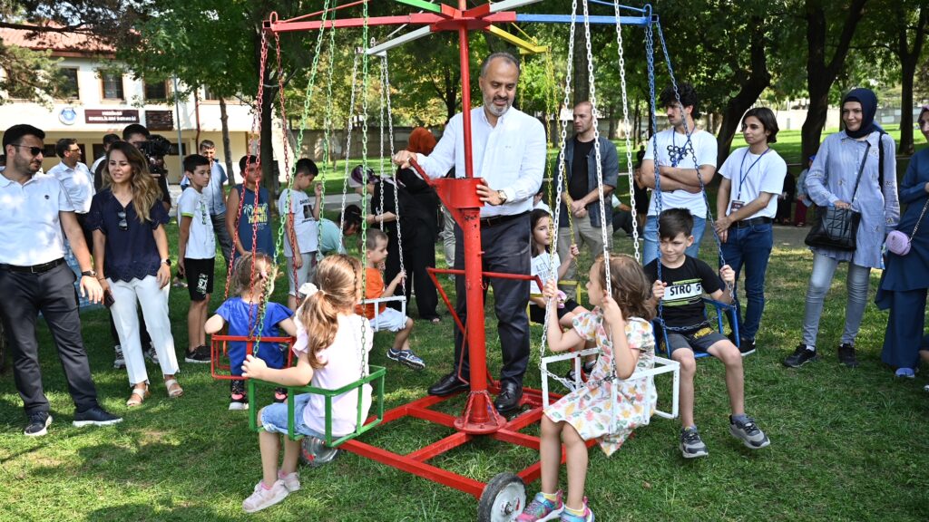 Eskimeyen oyunlar, Büyükşehir’le sokakta