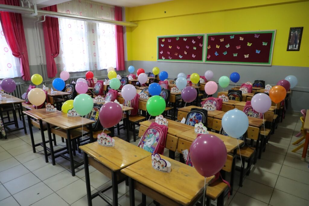 Gemlik’te kırtasiye setleri Uğur amcadan