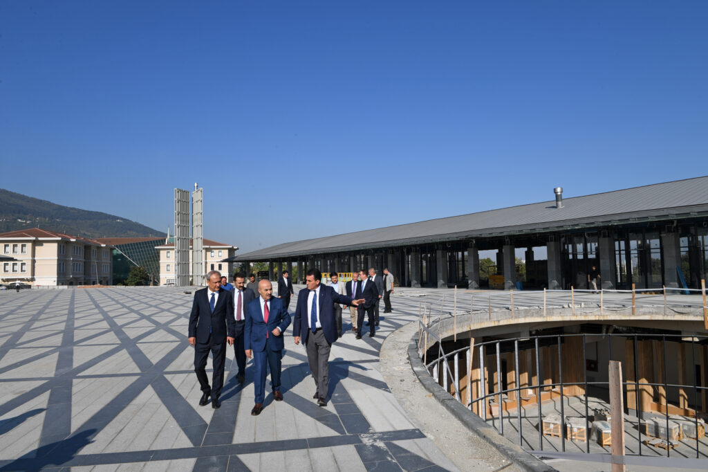 Vali Demirtaş, Osmangazi Meydanı’nı inceledi