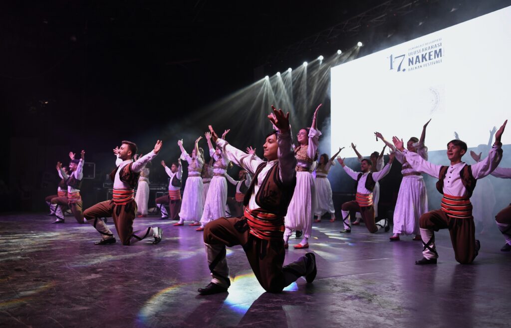 Osmangazi’de Balkan coşkusu Açık Hava Tiyatrosu’na sığmadı