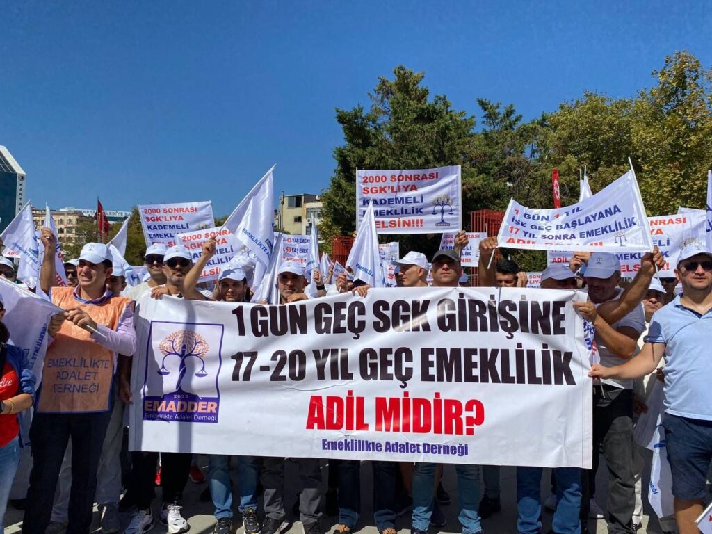 EMEKLİLİKTE ADALET DERNEĞİ MEYDANLARI BIRAKMIYOR