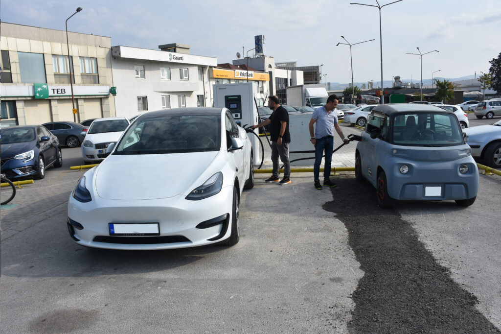BURSA OSB’DE ELEKTRİKLİ ARAÇ ŞARJ İSTASYONLARI FAALİYETE BAŞLADI