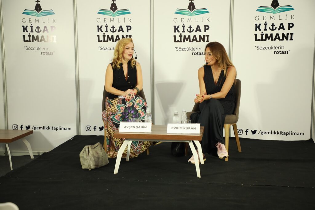 Gemlik Kitap Limanı’nda Ayşen Şahin ve Evrim Kuran kadının gücünü bir kez daha gösterdi!