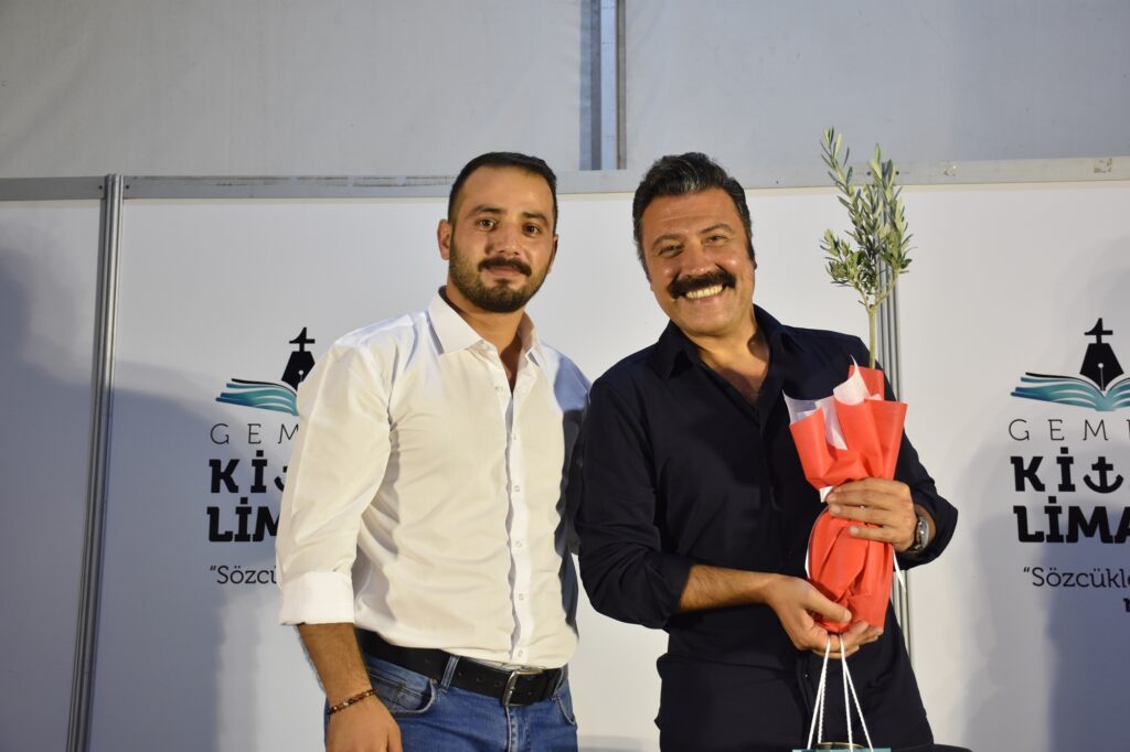 Parlak: “Kitap yazmak can simidi oldu”