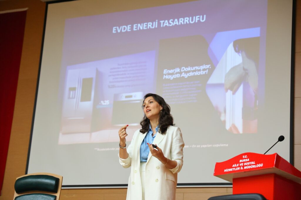 BURSALI KADINLARA ENERJİ TASARRUFU ANLATILDI