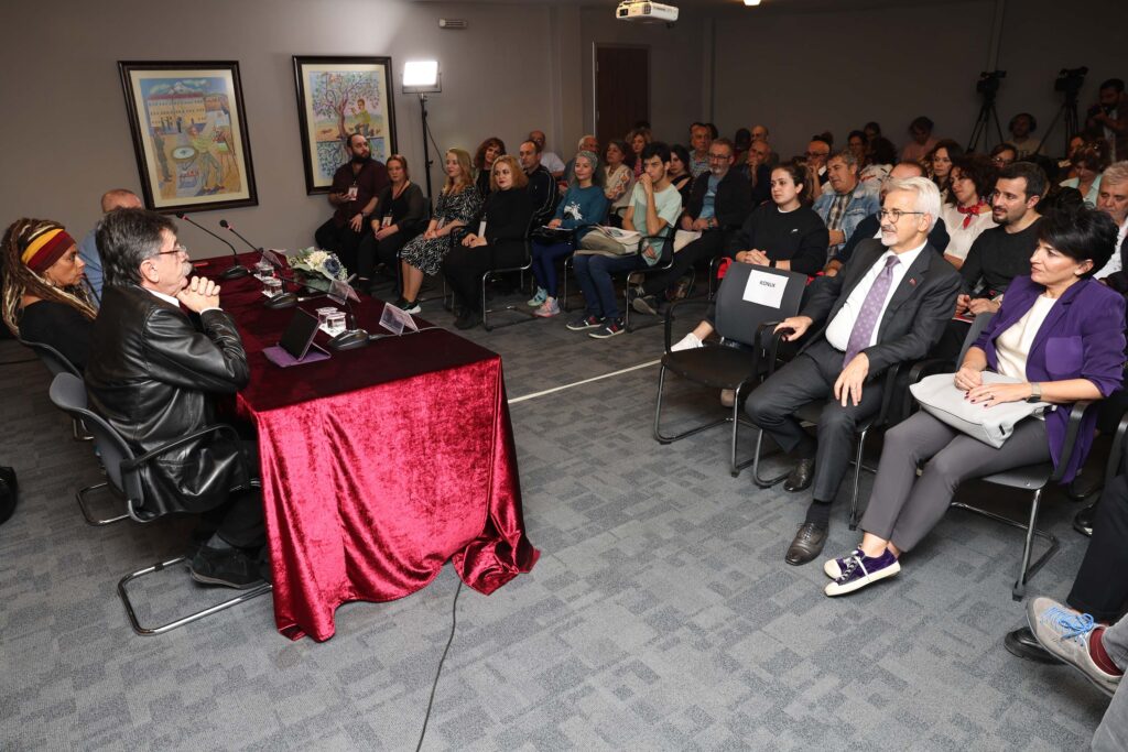 Cumhuriyet’ten bugüne değişen edebiyat ve sanatı konuştular