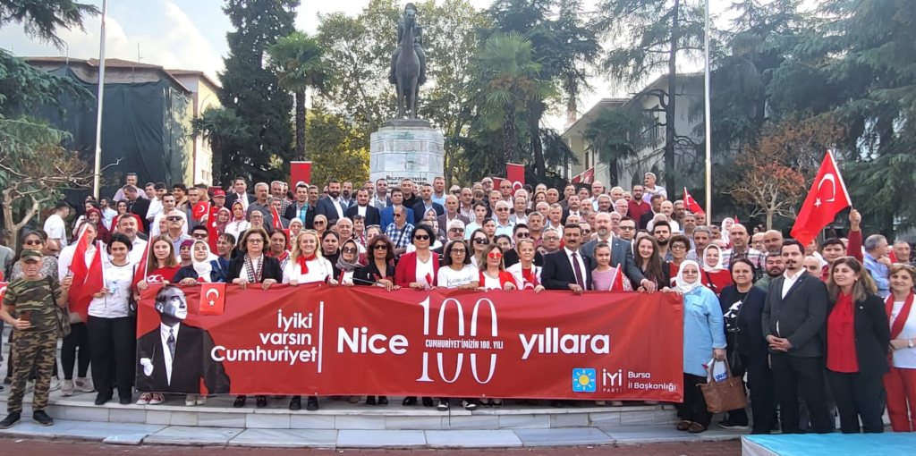 100.YILI, 100 METRELİK BAYRAKLA KUTLADILAR!