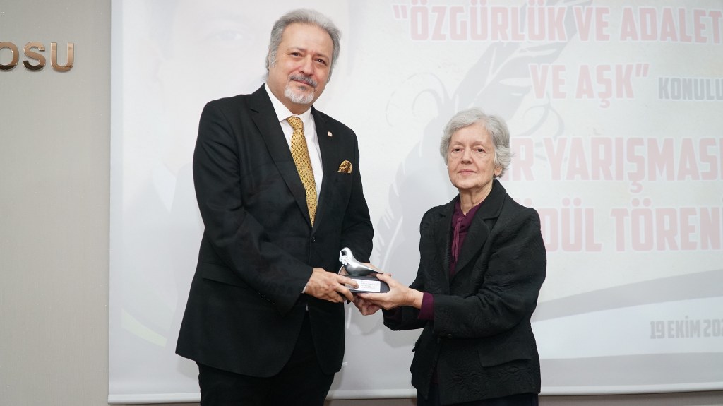 Özgür Aksoy ve Cengiz Göral şiir ve makale yarışmalarının ödülleri sahiplerini buldu