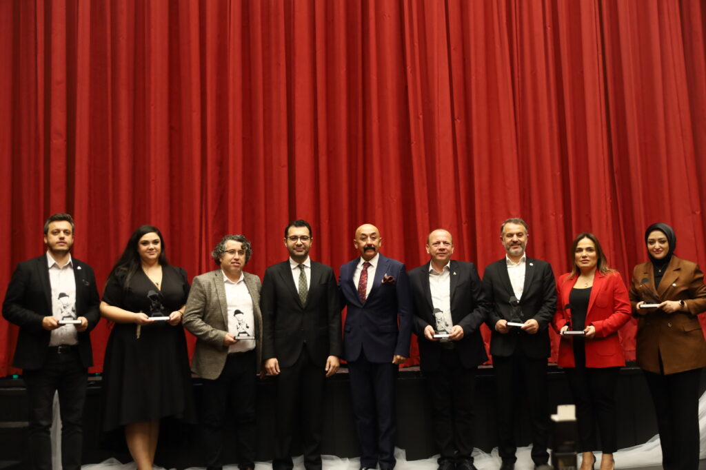 Perde çocuk ve gençler için açıldı