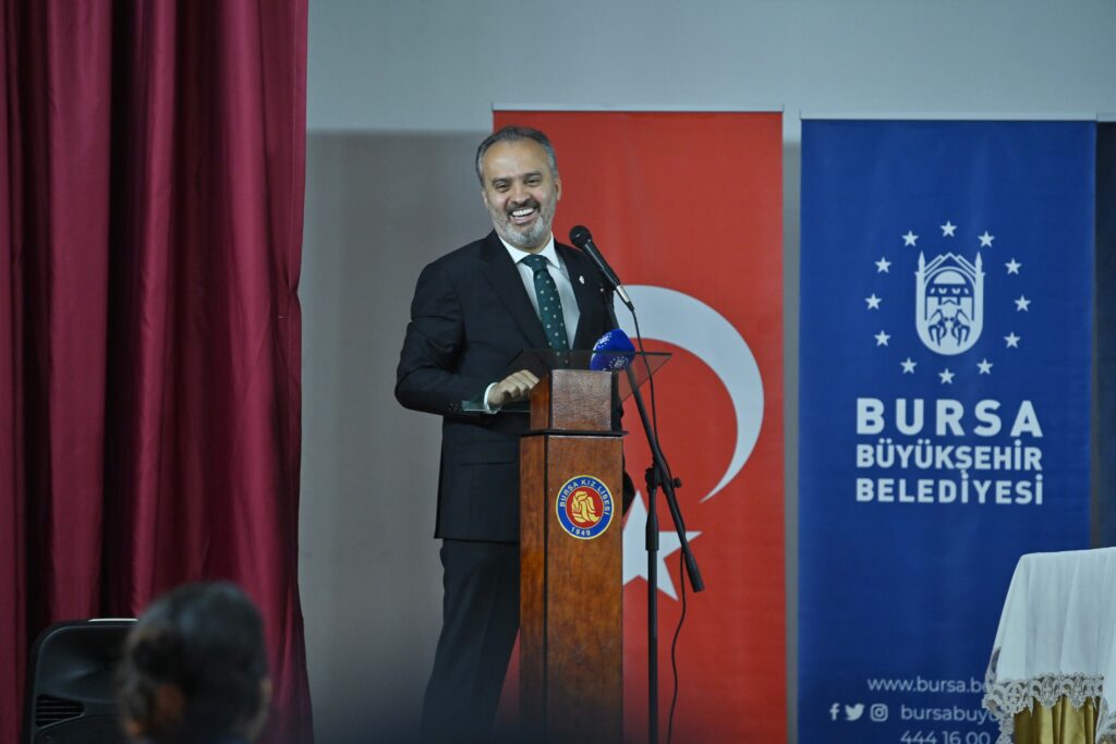 Liselilere sosyal medya uyarısı