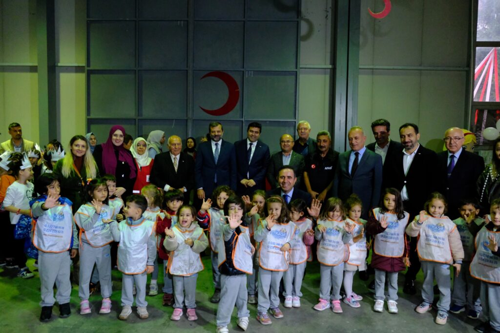 KIZILAY BURSA’DAN ÇOCUKLARA “İYİLİK” AŞISI