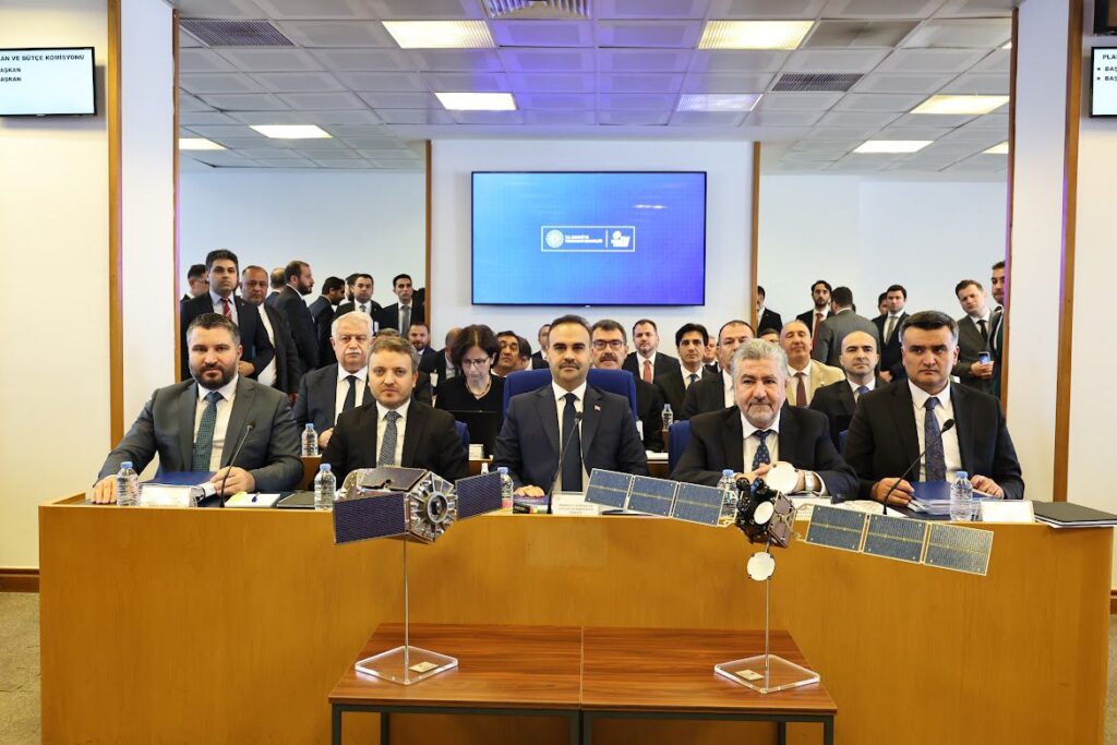 ÇAĞA YÖN VEREN ÜLKE OLACAĞIZ