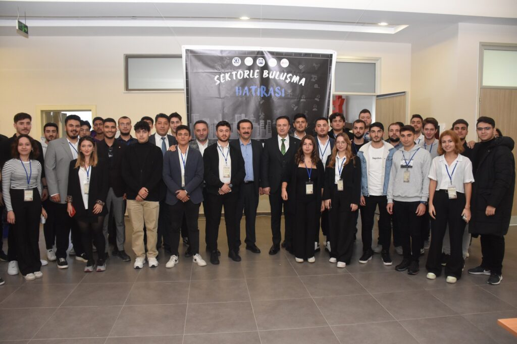 İMSİAD İNŞAATIN DENEYİMLİ İSİMLERİNİ GENÇ MÜHENDİS ADAYLARI İLE BULUŞTURDU