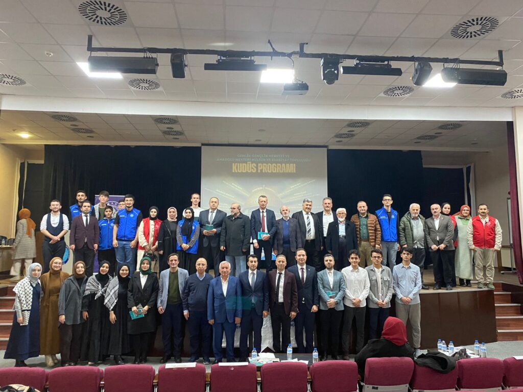 Üniversiteli Gençlerden Duygulandıran Program