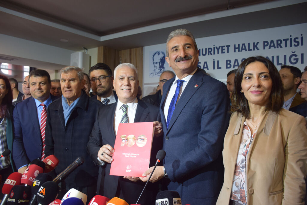 CHP BURSA’DA BOZBEY HEYECANI: COŞKU SOKAĞA TAŞTI
