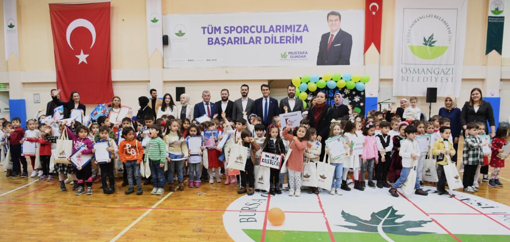 Osmangazi’de minik öğrencilerin karne sevinci