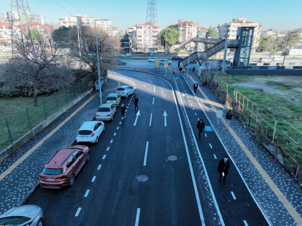 Asfalt mesaisi sürüyor