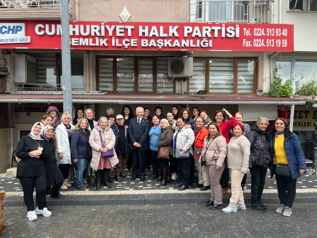 CHP’li kadınlardan gövde gösterisi