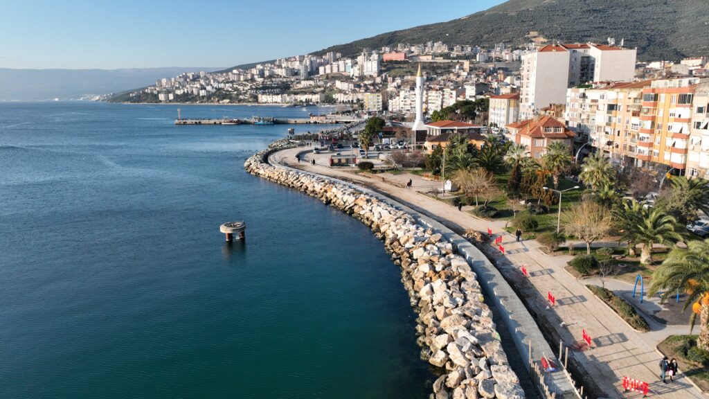 Gemlik’te kıyı koruma çalışmaları hızla sürüyor