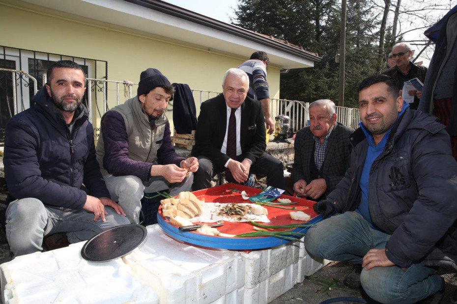 Pazarcılar öğle yemeğini Şadi Özdemir ile paylaştı