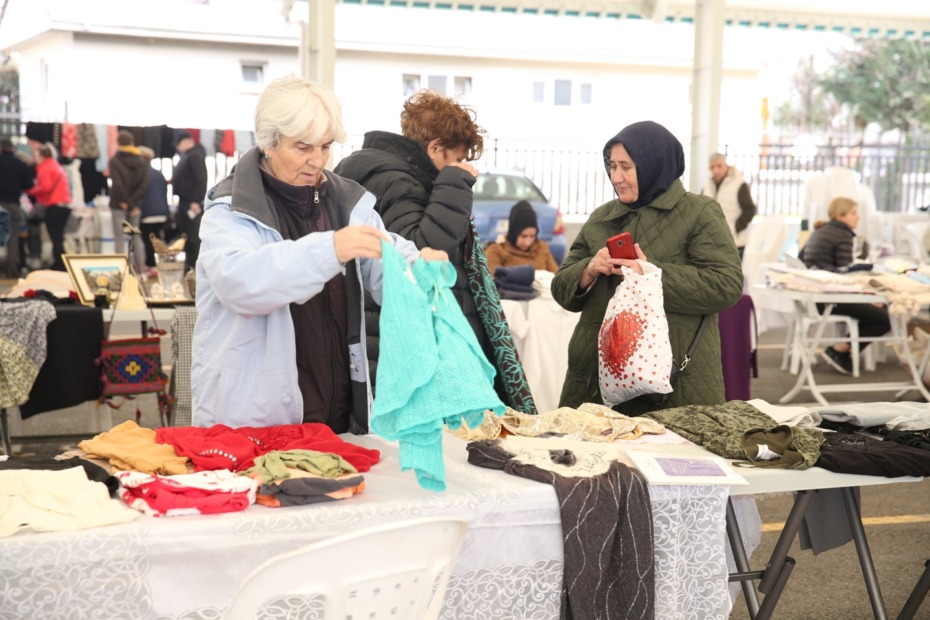 Bilinçsiz tüketime karşı ikinci el eşyaları takas ettiler