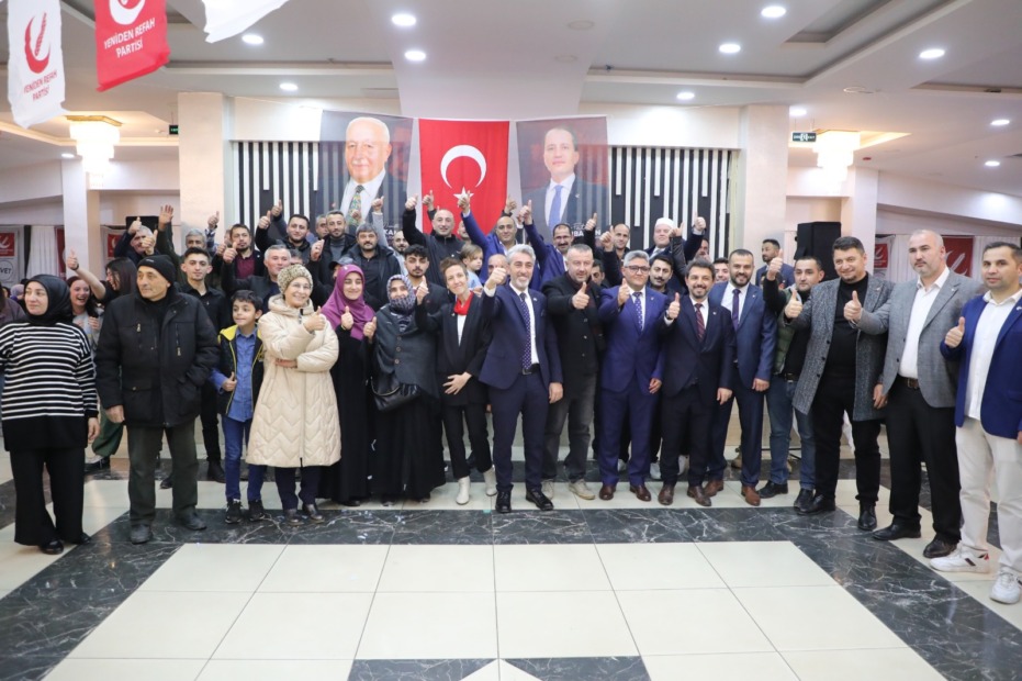 Yeniden Refah İftarında Büyük İzdiham