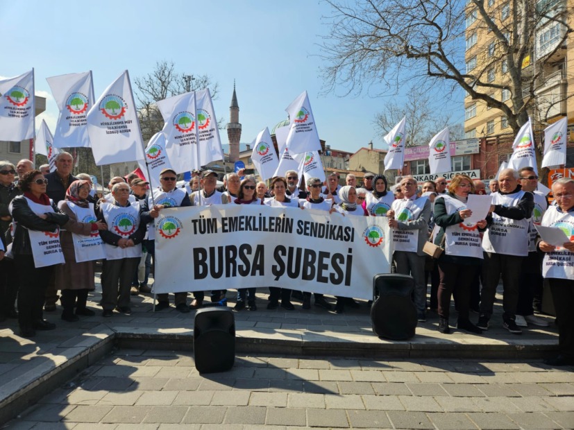 EMEKLİLER MEYDANLARDAN HAYKIRDI “BIÇAK KEMİKTE “