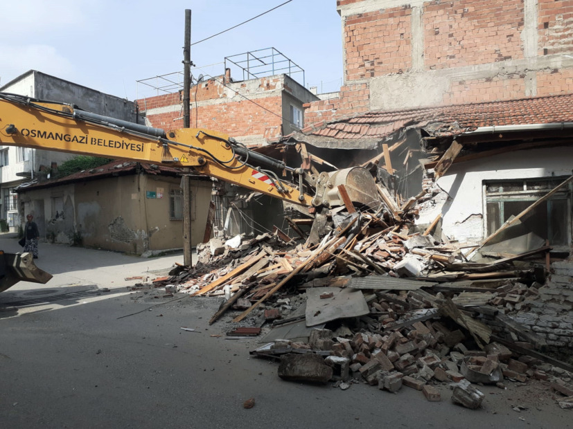 Osmangazi’de metruk bina mesaisi