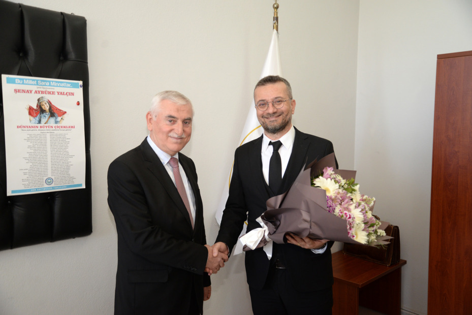 Eğitim Bilimleri Enstitüsü’nde bayrak değişimi