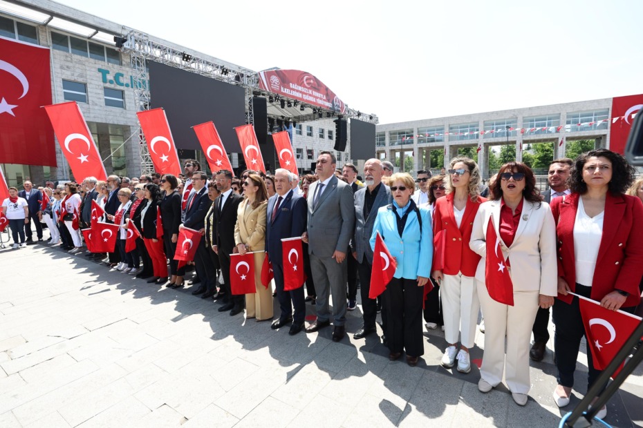 Nilüfer’de 19 Mayıs kutlamaları çelenk töreniyle başladı