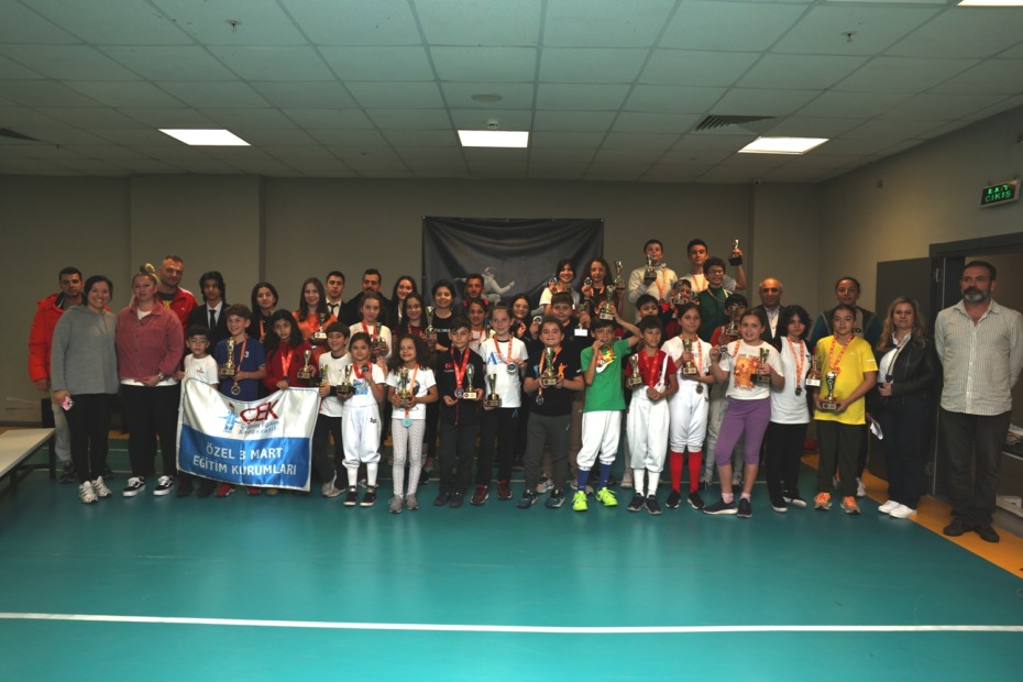 Spor şenliklerinde kupa ve madalya heyecanı sürüyor