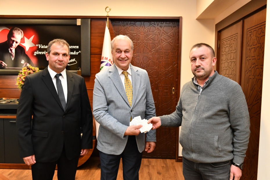 MUHTAR ve ESNAFTAN GURURLANDIRAN BAĞIŞ
