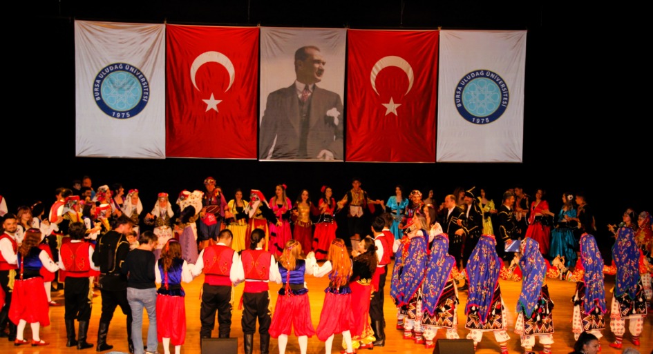 BUÜ’de Halk Dansları Festivali coşkusu