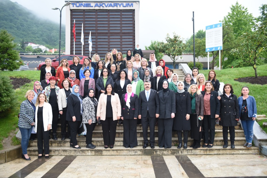 BAŞKAN YILMAZ BURSALI KADIN MUHTARLARLA BULUŞTU
