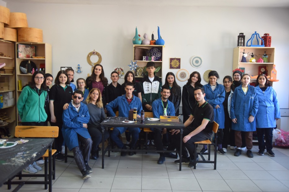‘İYİLİK’ ENGELLERİ AŞIYOR